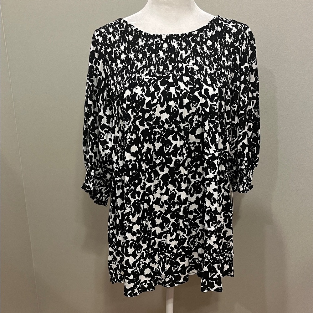 Terra & Sky Black White Short Sleeve Smocked Top